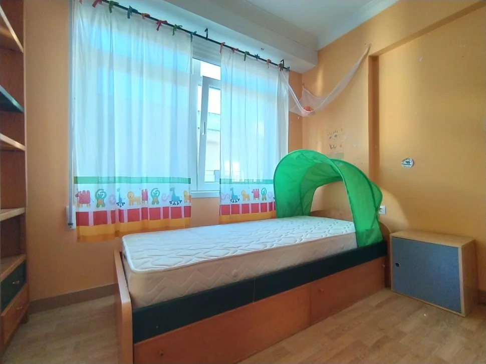 Se vende piso de 4 habitaciones en narón