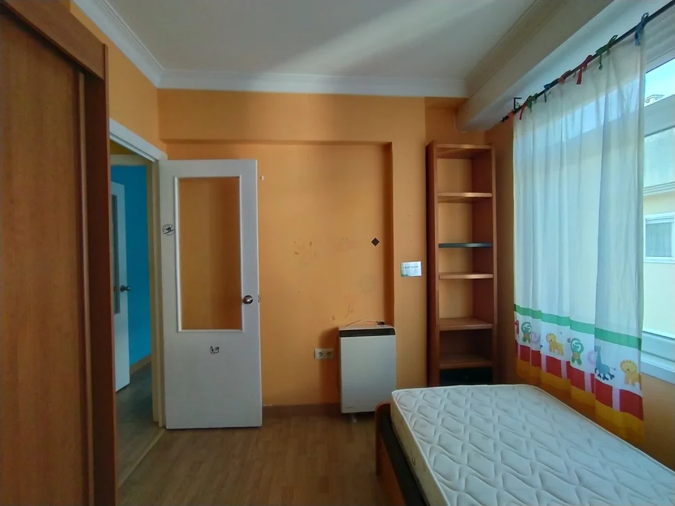 Se vende piso de 4 habitaciones en narón