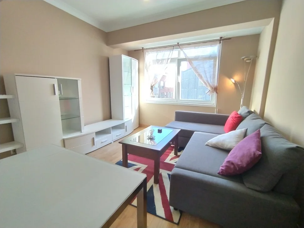 Se vende piso de 4 habitaciones en narón