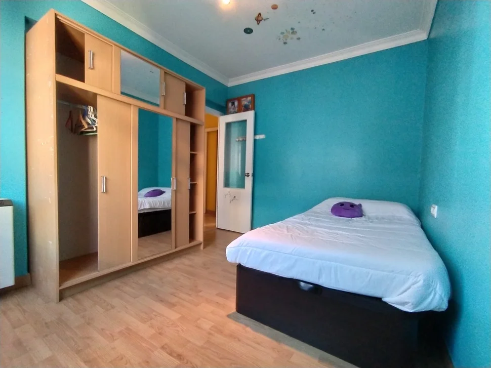 Se vende piso de 4 habitaciones en narón