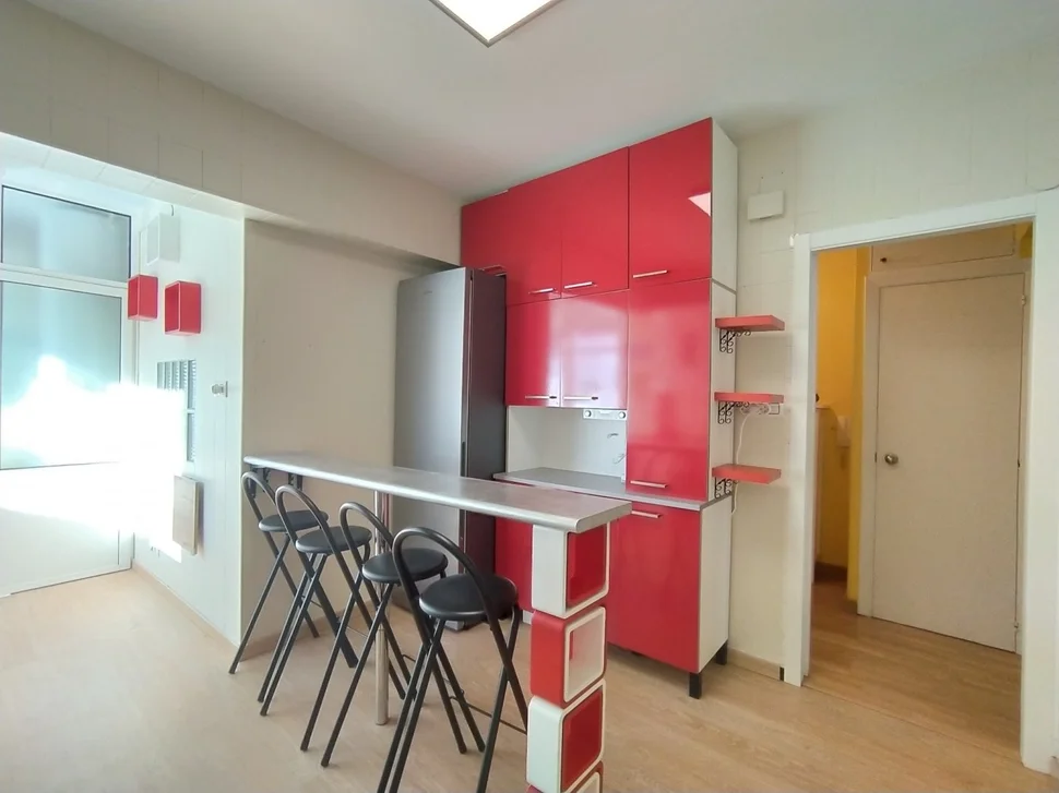 Se vende piso de 4 habitaciones en narón