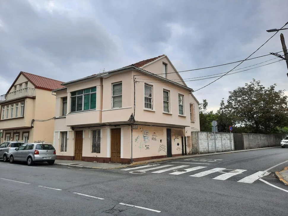 Casa con Finca en Zona Urbana para Reformar en Santa Cecilia, Narón – foto 1