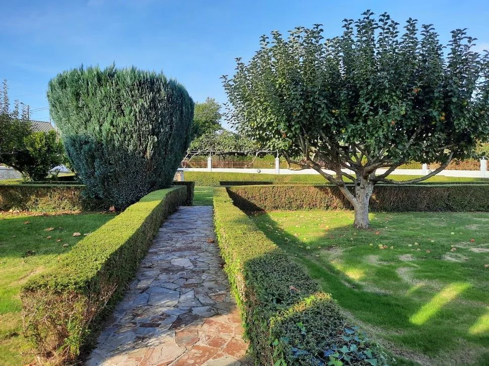 Magnífica vivienda unifamiliar en finca de buen tamaño en sedes, narón