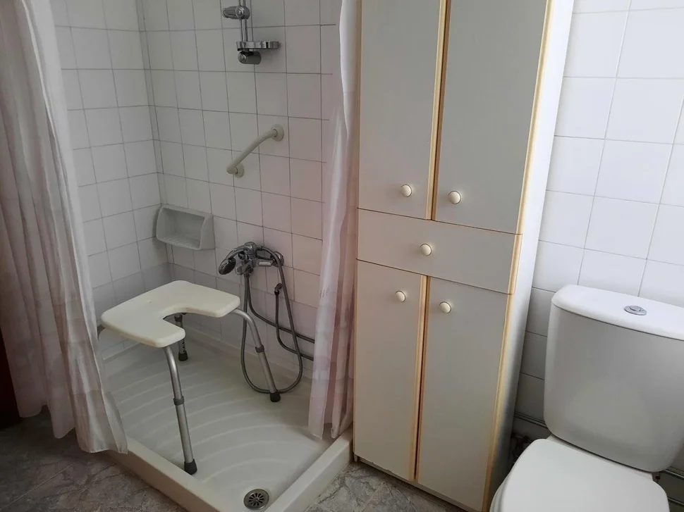 Primer piso para pequeña reforma en zona ayuntamiento narón