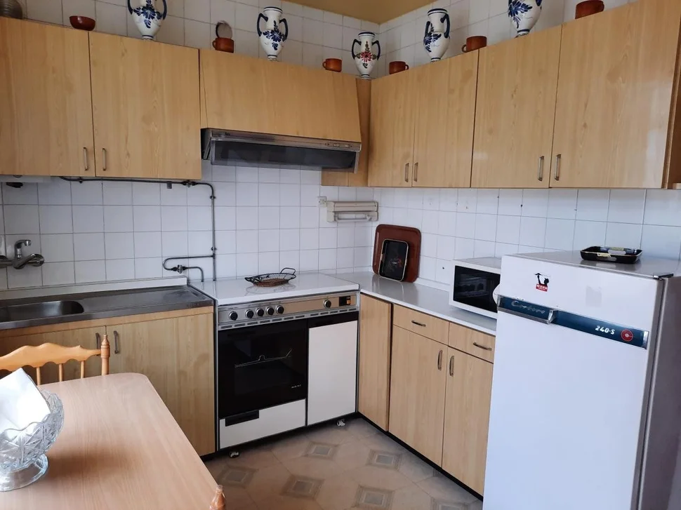 Primer piso para pequeña reforma en zona ayuntamiento narón