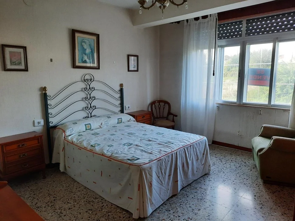 Primer piso para pequeña reforma en zona ayuntamiento narón