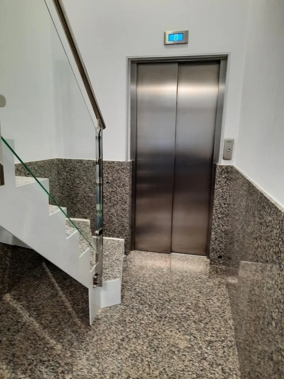 Alquiler de cuarto con ascensor zona ultramar