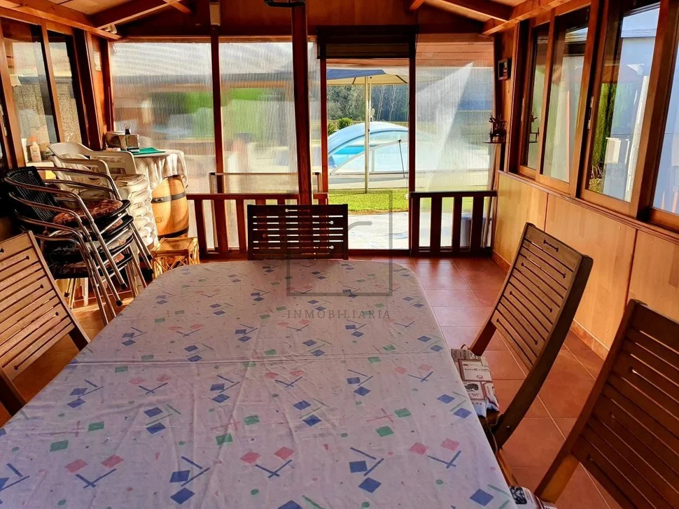 Chalet con piscina bodegas y finca en san sadueniño, san saturnino