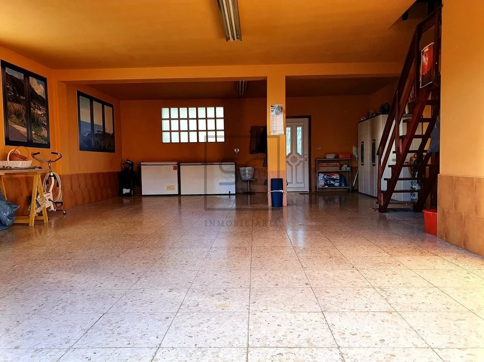 Chalet con piscina bodegas y finca en san sadueniño, san saturnino