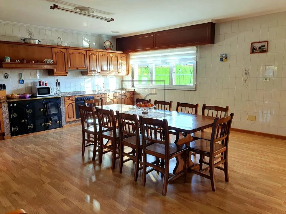 Chalet con piscina bodegas y finca en san sadueniño, san saturnino