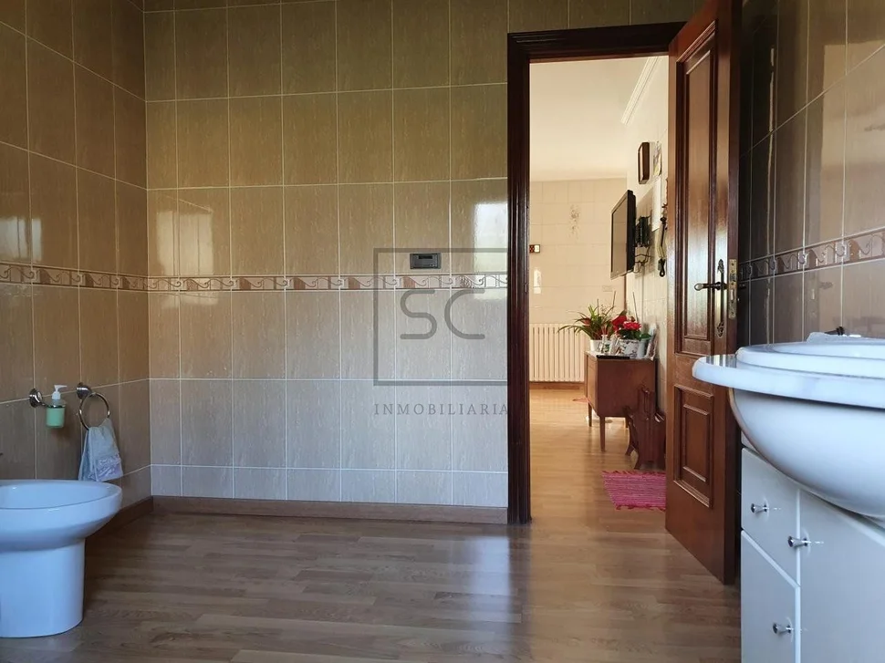 Chalet con piscina bodegas y finca en san sadueniño, san saturnino