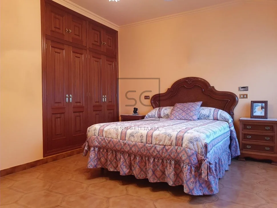 Chalet con piscina bodegas y finca en san sadueniño, san saturnino