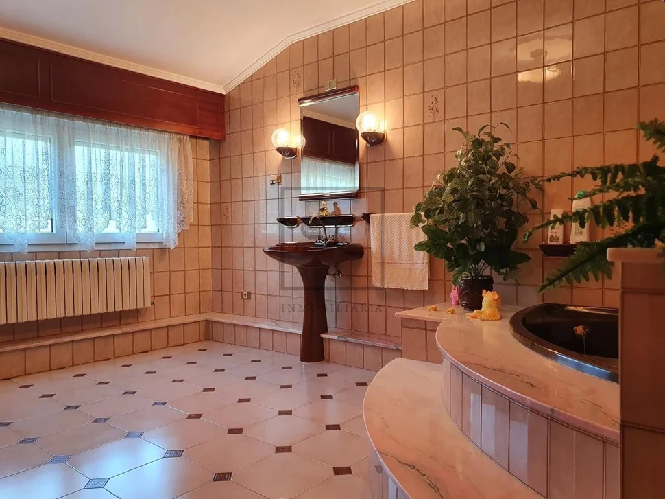 Chalet con piscina bodegas y finca en san sadueniño, san saturnino