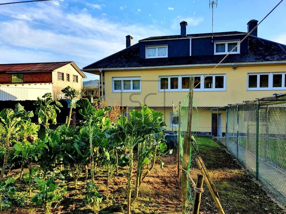 Chalet con piscina bodegas y finca en san sadueniño, san saturnino