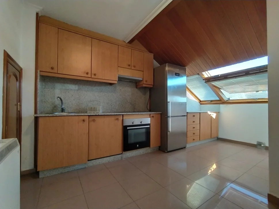 Se vende o alquila ático con ascensor y sin muebles en ultramar