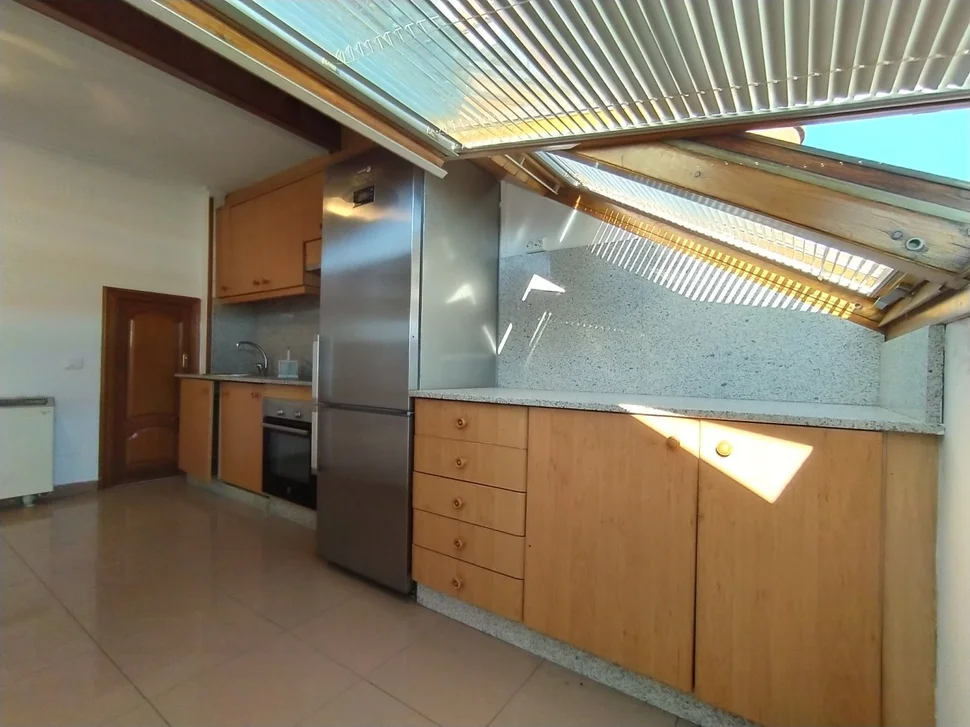 Se vende o alquila ático con ascensor y sin muebles en ultramar