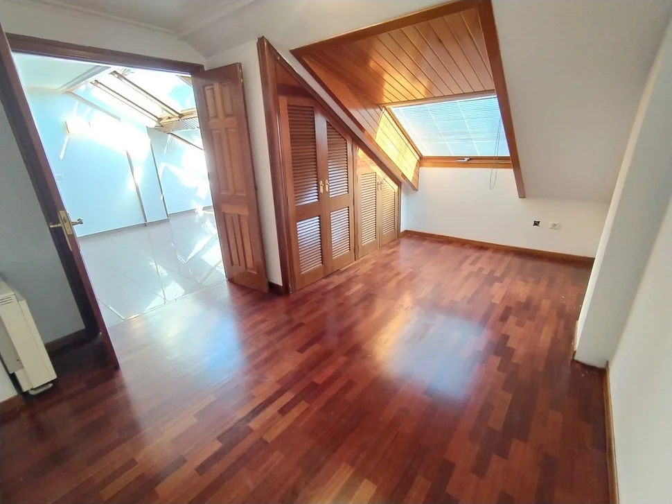 Se vende o alquila ático con ascensor y sin muebles en ultramar