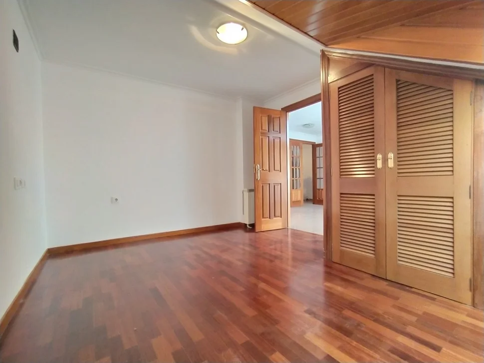 Se vende o alquila ático con ascensor y sin muebles en ultramar