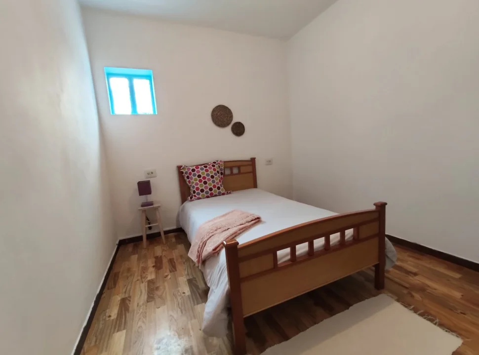 Se vende o alquila piso en neda