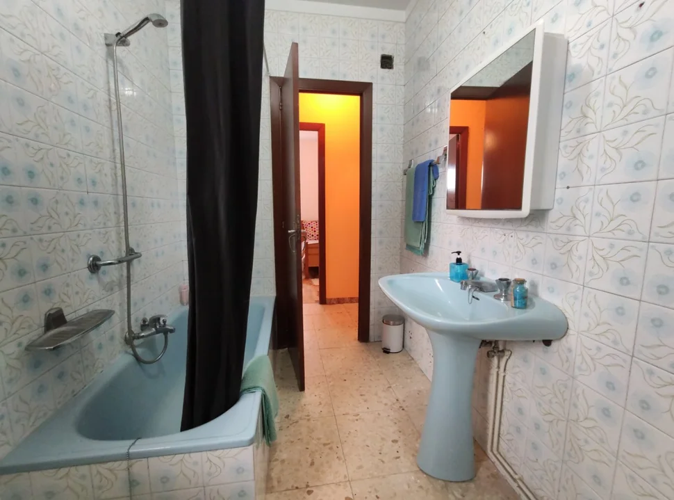 Se vende o alquila piso en neda