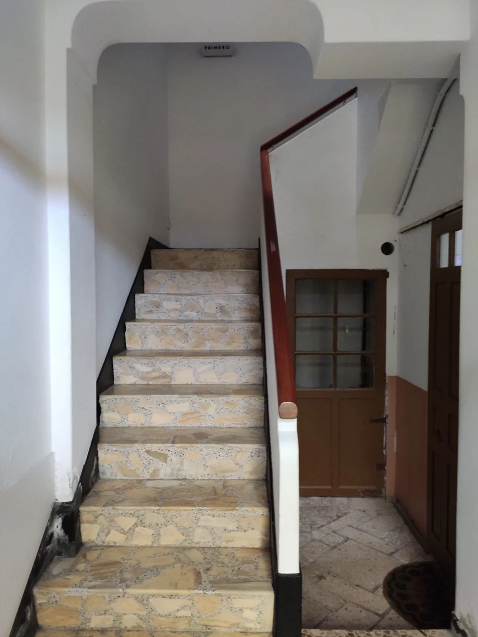 Se vende o alquila piso en neda