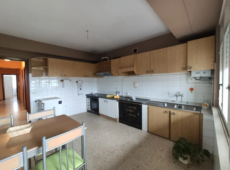 Se vende o alquila piso en neda