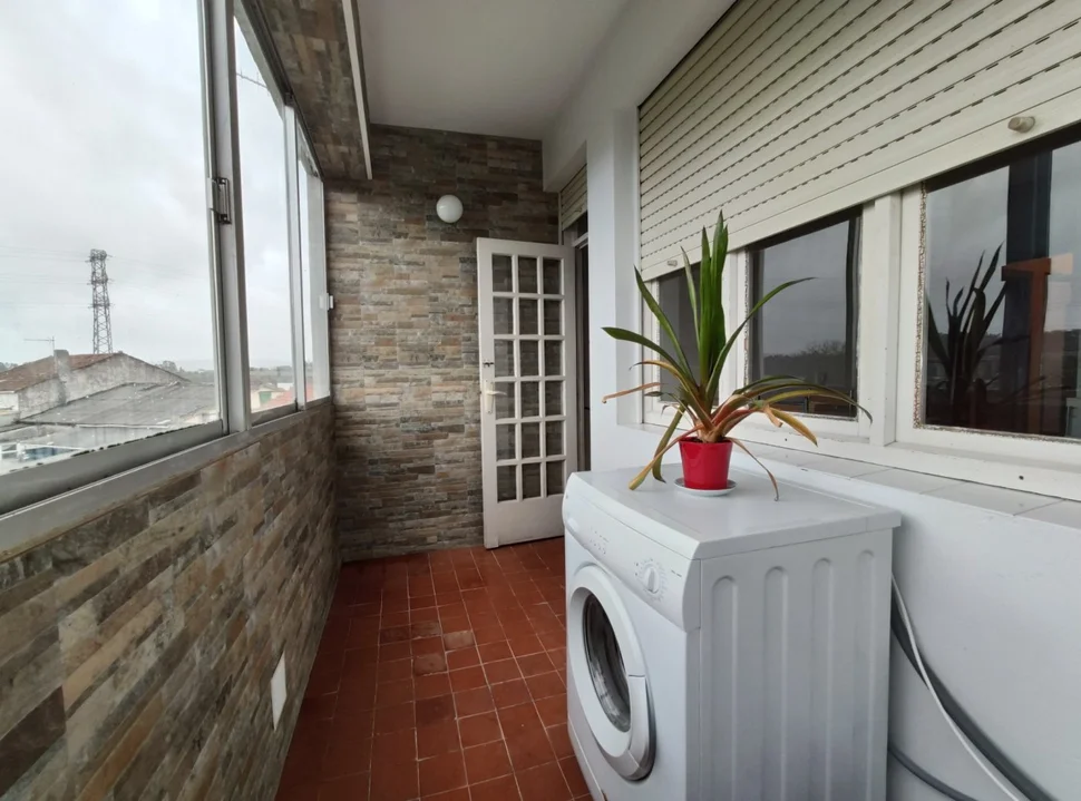 Se vende o alquila piso en neda