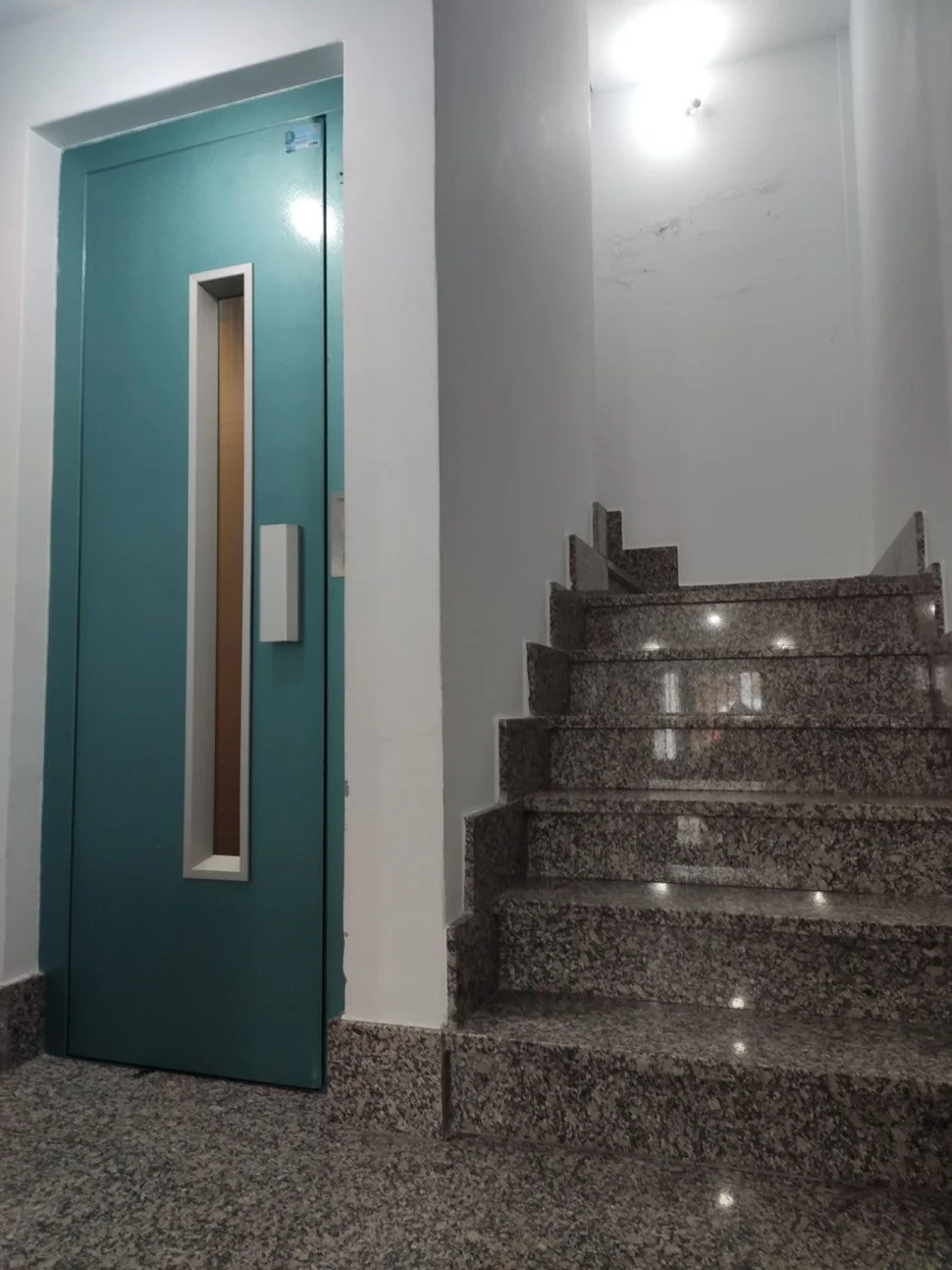 Se vende o alquila apartamento en el puerto con vistas al mar