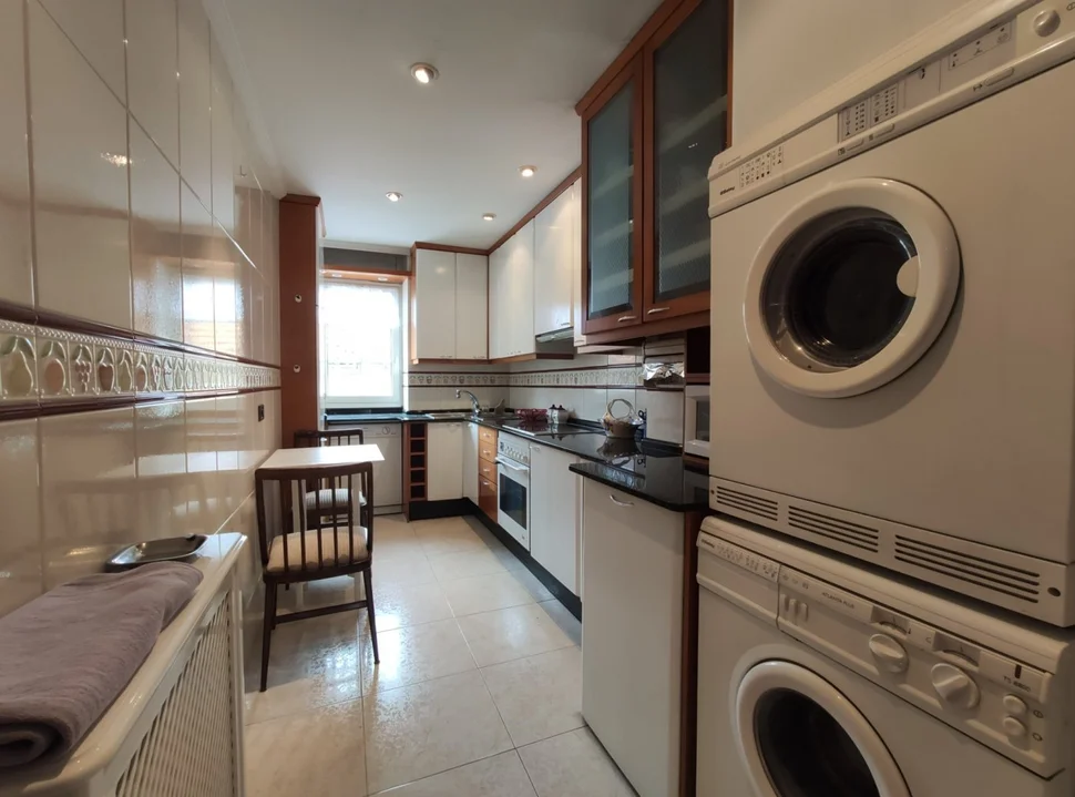 Se alquila piso en ferrol con ascensor y plaza de garaje