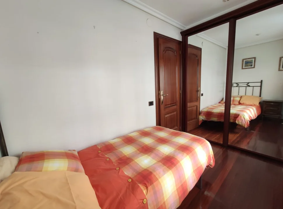 Se alquila piso en ferrol con ascensor y plaza de garaje