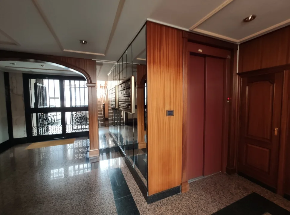 Se alquila piso en ferrol con ascensor y plaza de garaje