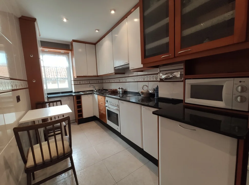 Se alquila piso en ferrol con ascensor y plaza de garaje