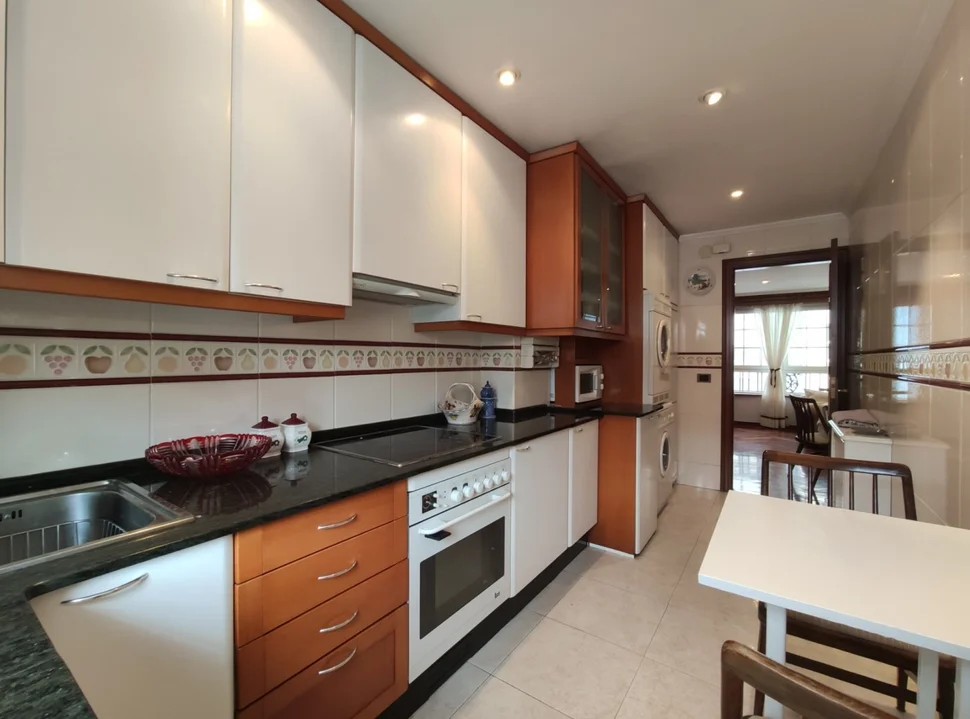 Se alquila piso en ferrol con ascensor y plaza de garaje