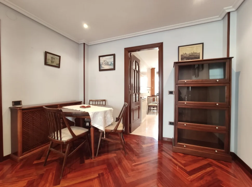 Se alquila piso en ferrol con ascensor y plaza de garaje