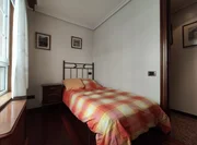 Se alquila piso en ferrol con ascensor y plaza de garaje