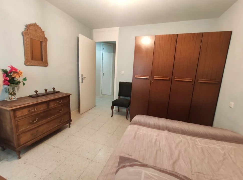 Se alquila piso próximo a la universidad con ascensor