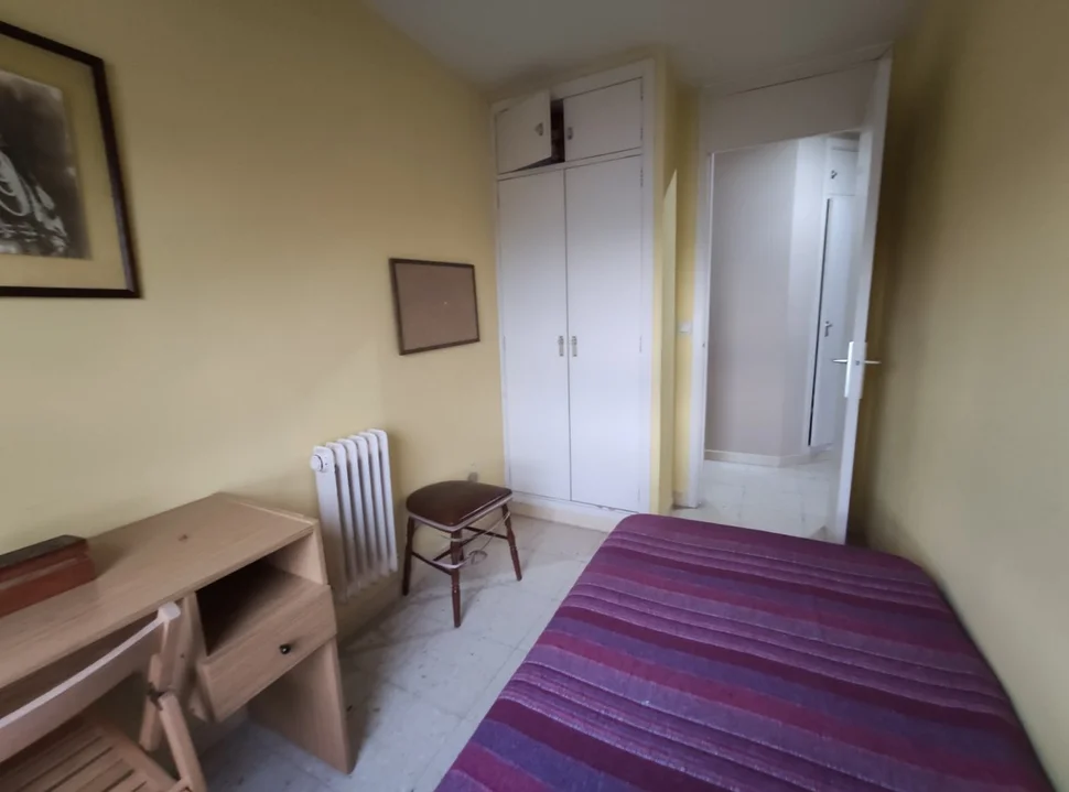 Se alquila piso próximo a la universidad con ascensor