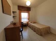 Se alquila piso próximo a la universidad con ascensor