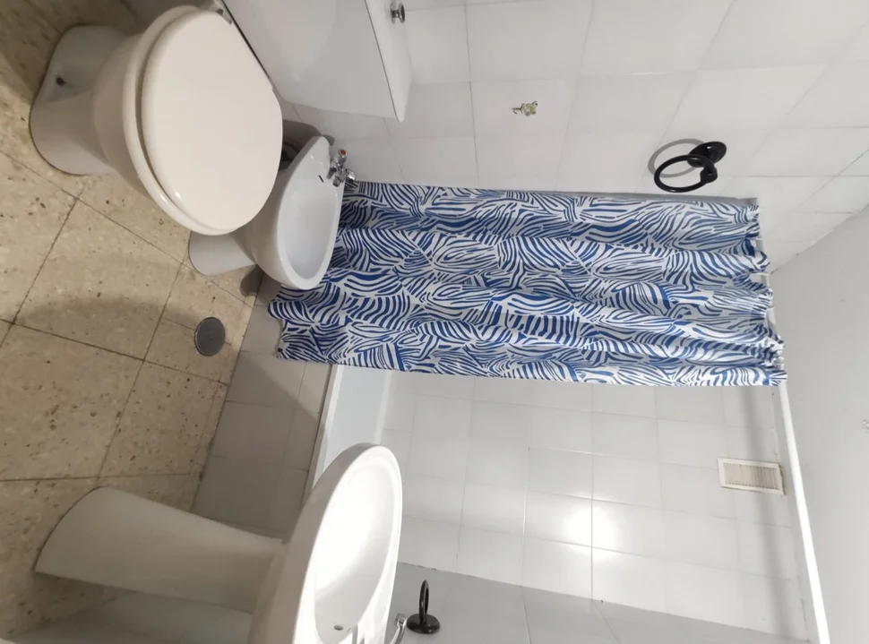 Se alquila piso próximo a la universidad con ascensor