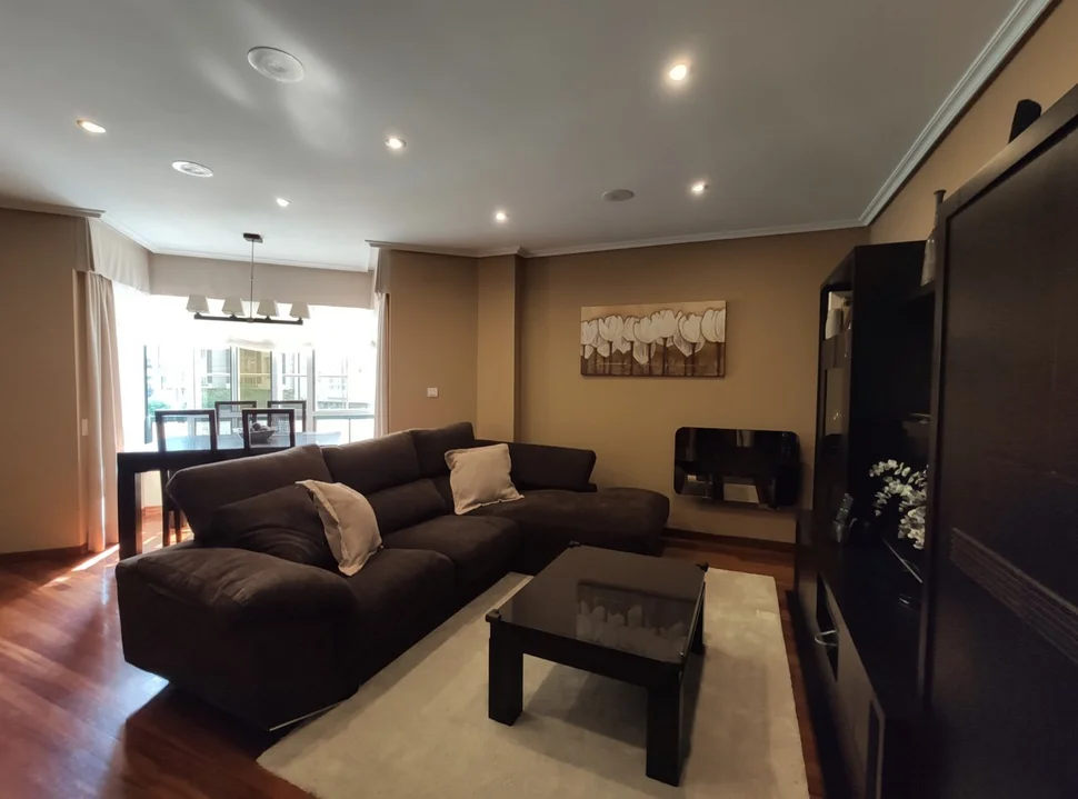 Se alquila piso en fene con plaza de garaje y ascensor