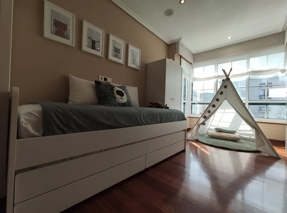 Se alquila piso en fene con plaza de garaje y ascensor