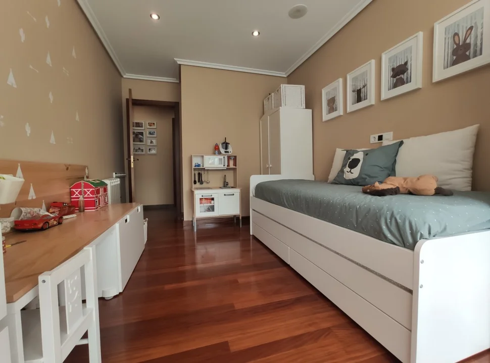 Se alquila piso en fene con plaza de garaje y ascensor