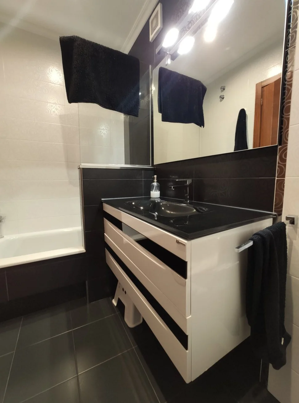 Se alquila piso en fene con plaza de garaje y ascensor