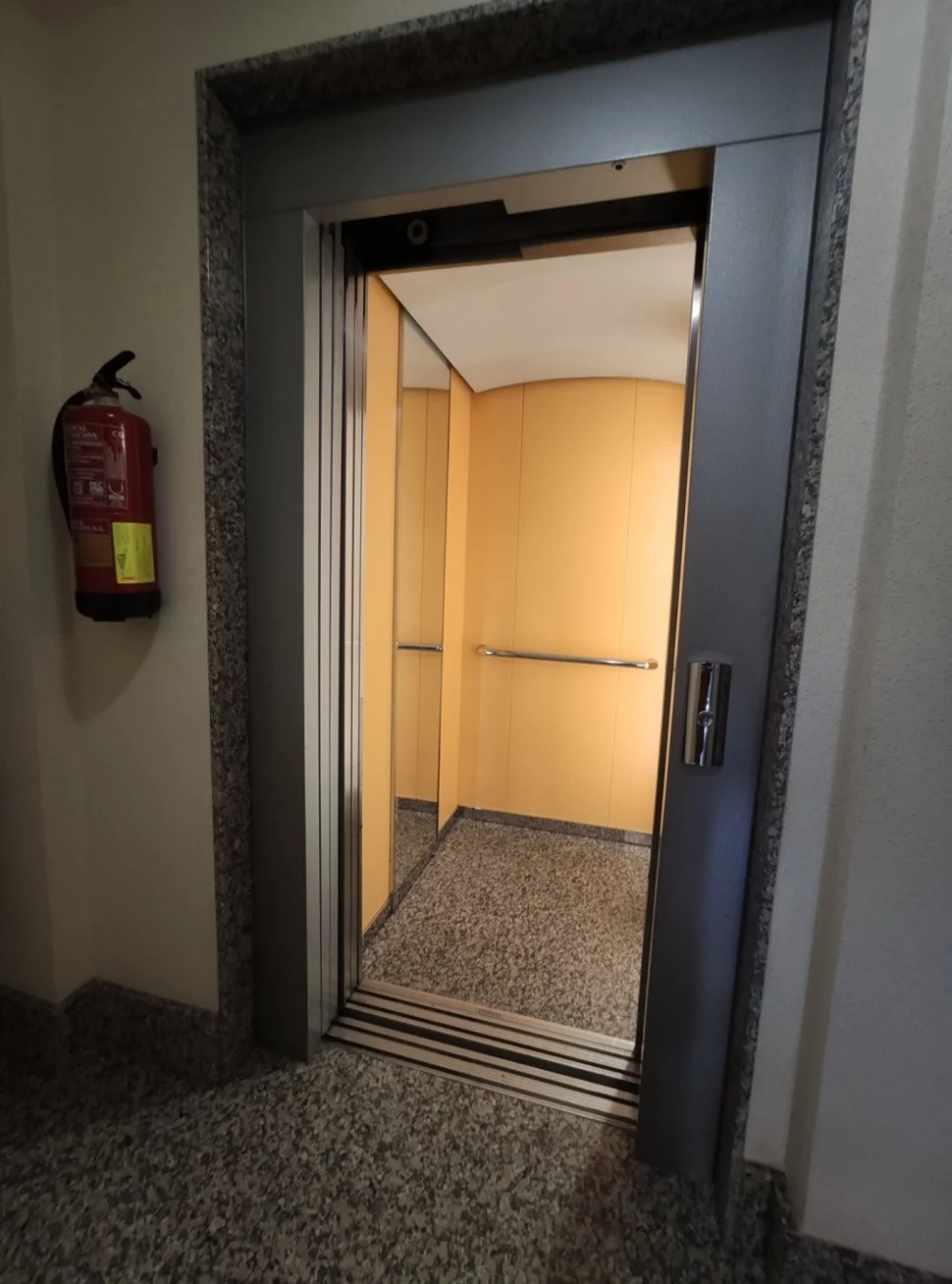 Se alquila piso en fene con plaza de garaje y ascensor