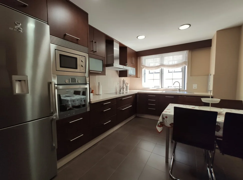 Se alquila piso en fene con plaza de garaje y ascensor