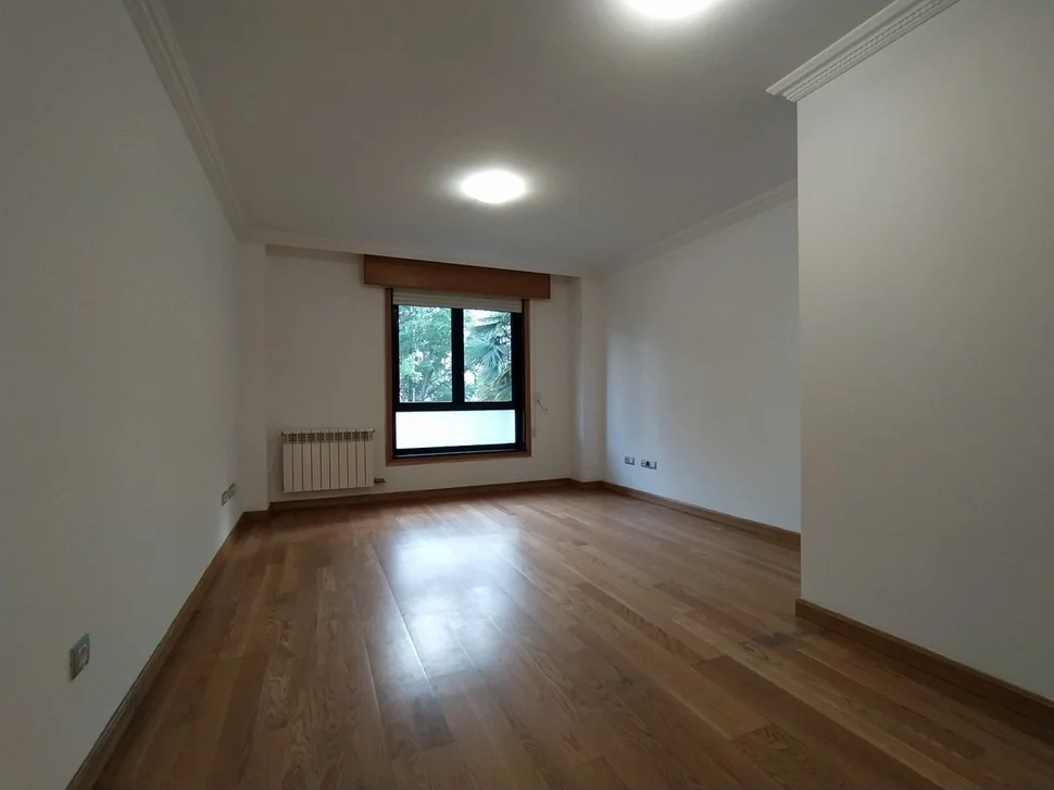 Se alquila piso en muy buen estado de conservación ( canido )