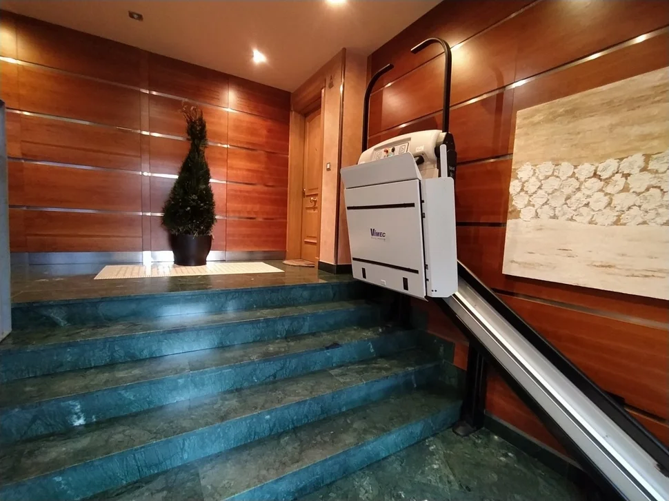 Se alquila piso en muy buen estado de conservación ( canido )