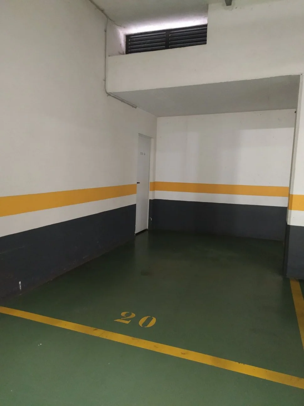 Se alquila piso en muy buen estado de conservación ( canido )