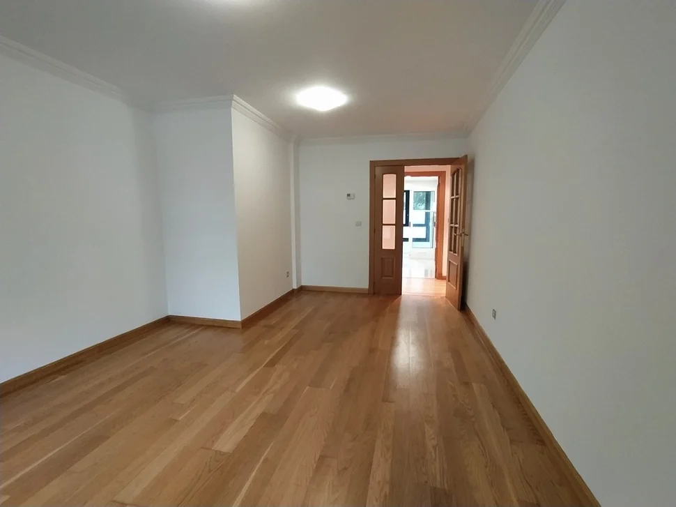 Se alquila piso en muy buen estado de conservación ( canido )