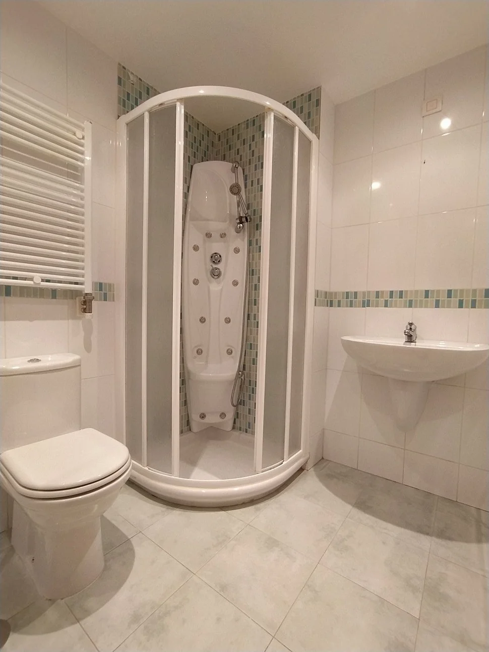 Se alquila piso en muy buen estado de conservación ( canido )